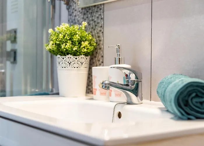 Amazing In Americas Hill أذيخي